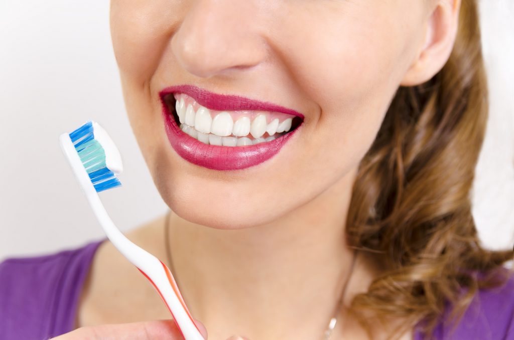 отбеливание зубов онлайн на фото бесплатно